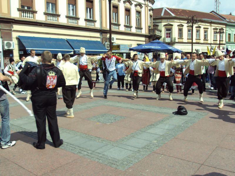 2010-05-22-SmotraSrpskogFolklora-5